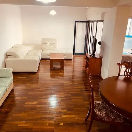 Downtown Bllok 2br, Large Patio, Ac, Wifi Apartment *
