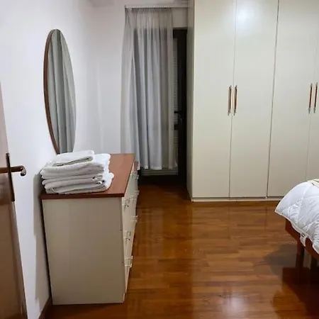 Downtown Bllok 2br, Large Patio, Ac, Wifi *