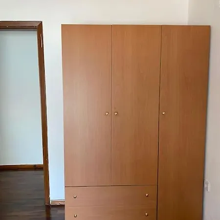 Downtown Bllok 2br, Large Patio, Ac, Wifi * Τίρανα