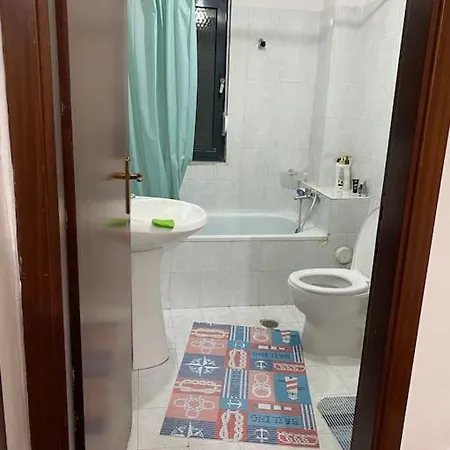 Downtown Bllok 2br, Large Patio, Ac, Wifi Τίρανα