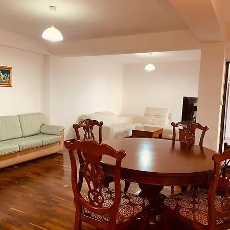 Downtown Bllok 2br, Large Patio, Ac, Wifi Apartment