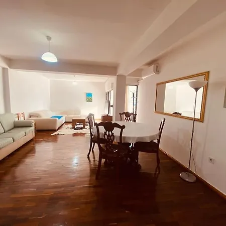 Downtown Bllok 2br, Large Patio, Ac, Wifi Διαμέρισμα Τίρανα