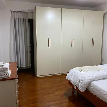 Διαμέρισμα Downtown Bllok 2br, Large Patio, Ac, Wifi Τίρανα