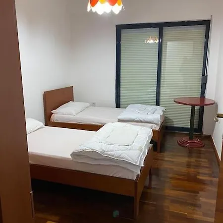 Downtown Bllok 2br, Large Patio, Ac, Wifi Apartment