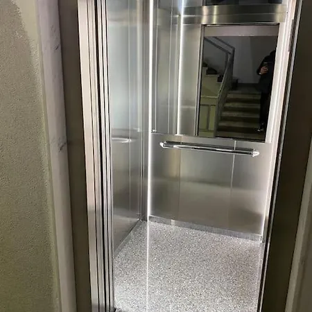 Downtown Bllok 2br, Large Patio, Ac, Wifi Apartment *