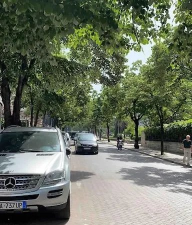 Downtown Bllok 2br, Large Patio, Ac, Wifi * Tirana