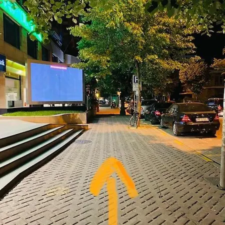 Downtown Bllok 2br, Large Patio, Ac, Wifi Tirana