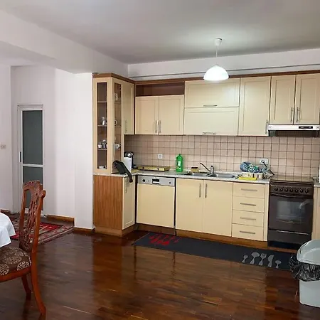Downtown Bllok 2br, Large Patio, Ac, Wifi Apartment *