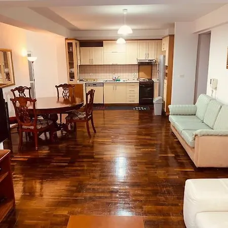 Downtown Bllok 2br, Large Patio, Ac, Wifi Διαμέρισμα