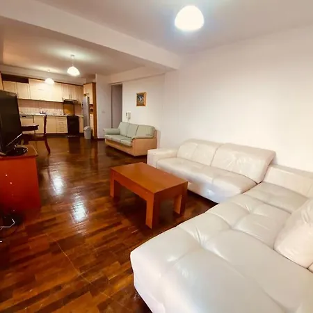 Διαμέρισμα Downtown Bllok 2br, Large Patio, Ac, Wifi *